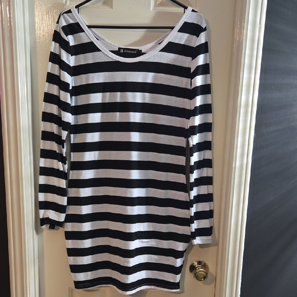 Allegra K Black and White Striped Top - Picture 1 of 5